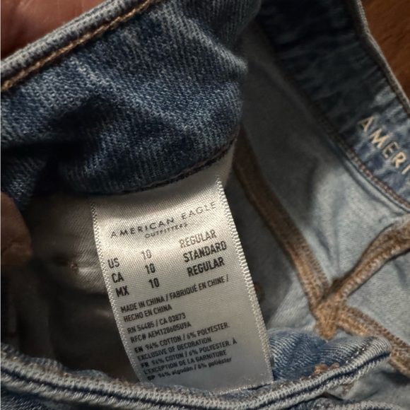 American Eagle Outfitters Light Wash Straight Leg Jeans - Picture 4 of 5